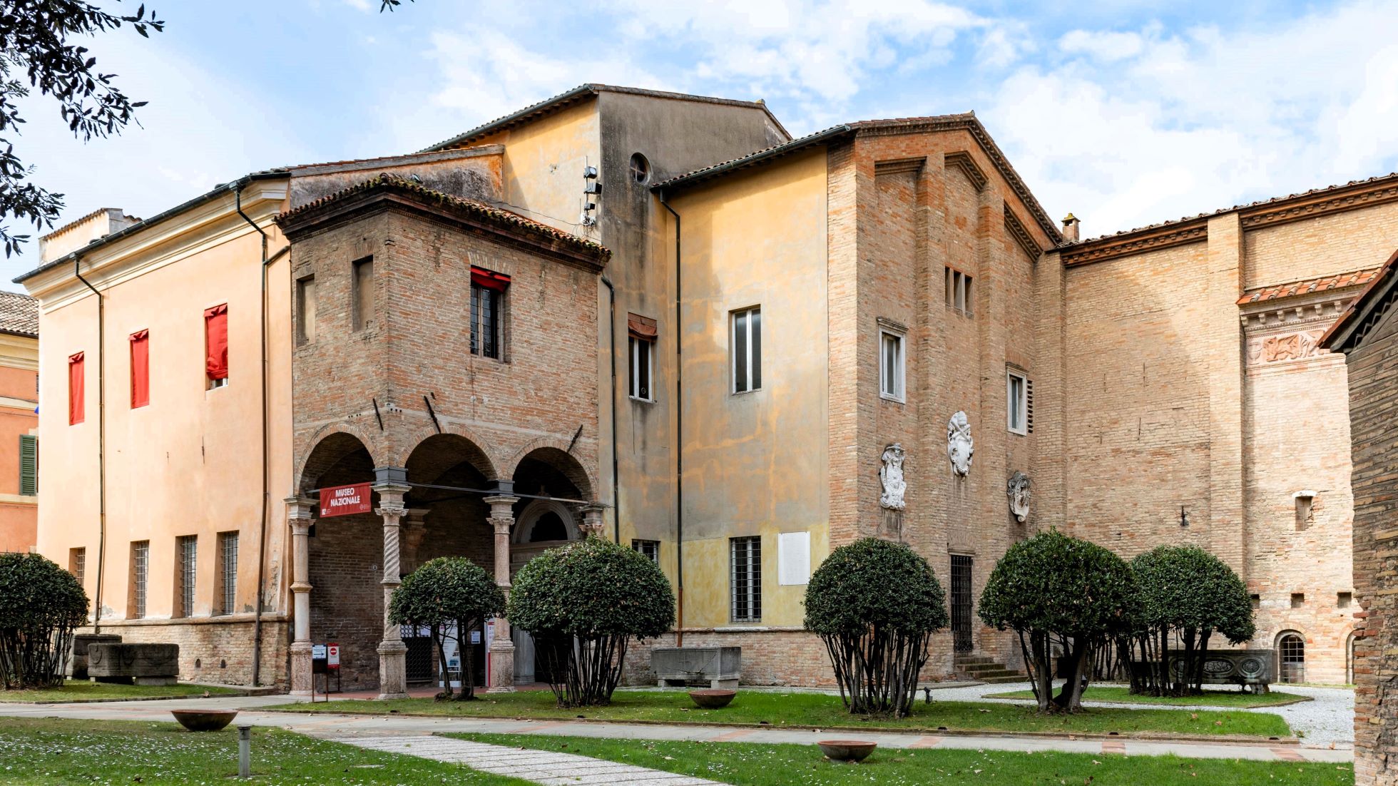 Ravenna, esterno del Museo archeologico Nazionale, visto da Via Galla Placidia.