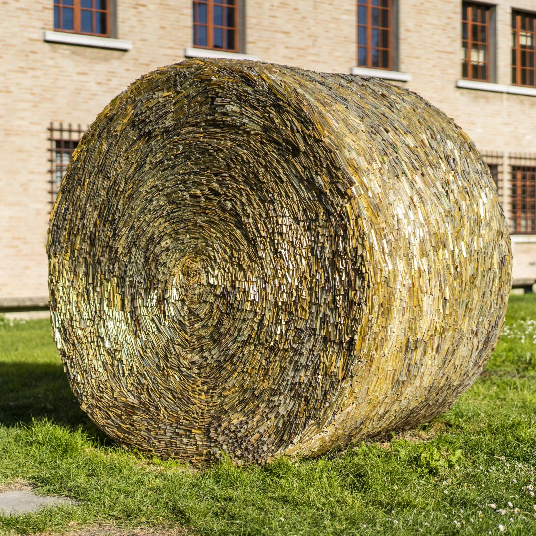 La scultura a mosaico Roto B.