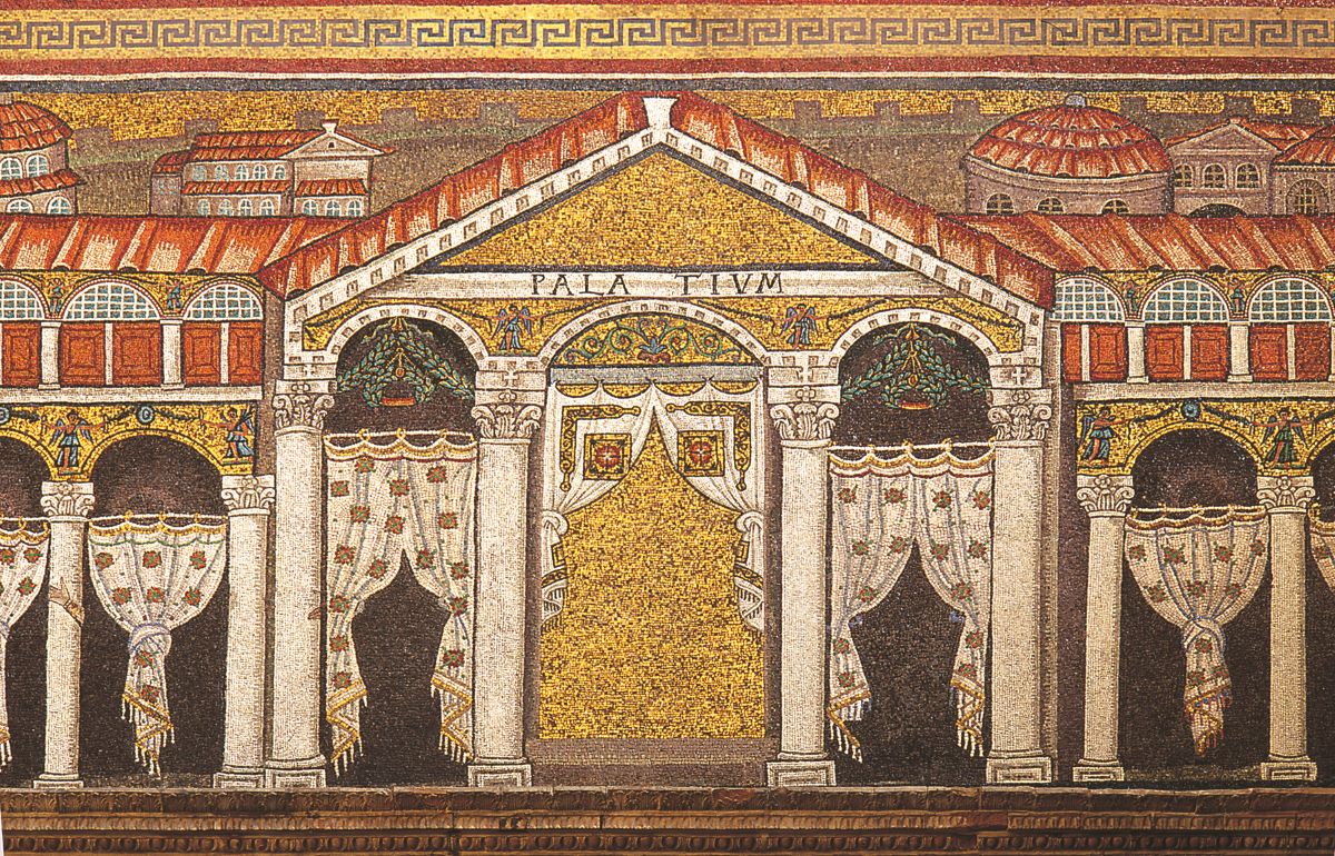 Ravenna, dettaglio del mosaico con la facciata del palazzo imperiale e i tetti degli edifici ravennati.